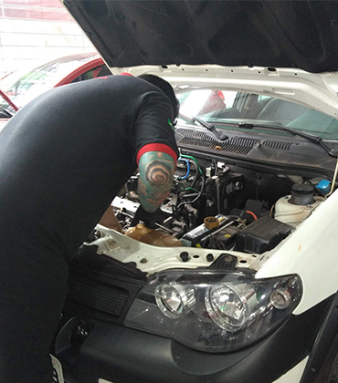 Oficina Mecânica e Auto Elétrica em Maringá Oficina Mecânica e Auto Elétrica em Maringá